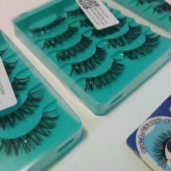 15 Pairs New Reusable Eyelashes + 1 Eyelash Curler - Picture 2 of 5